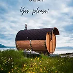 Yggdrasil Farmhotel Retreat, & Yoga Straumsbukta