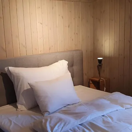 Yggdrasil Farmhotel Retreat, & Yoga Отель Straumsbukta