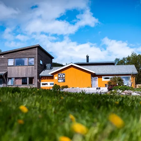 Отель Yggdrasil Farmhotel Retreat, & Yoga Straumsbukta
