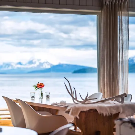 Yggdrasil Farmhotel Retreat, & Yoga فندق