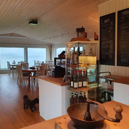 Yggdrasil Farmhotel Retreat, & Yoga מלון Straumsbukta